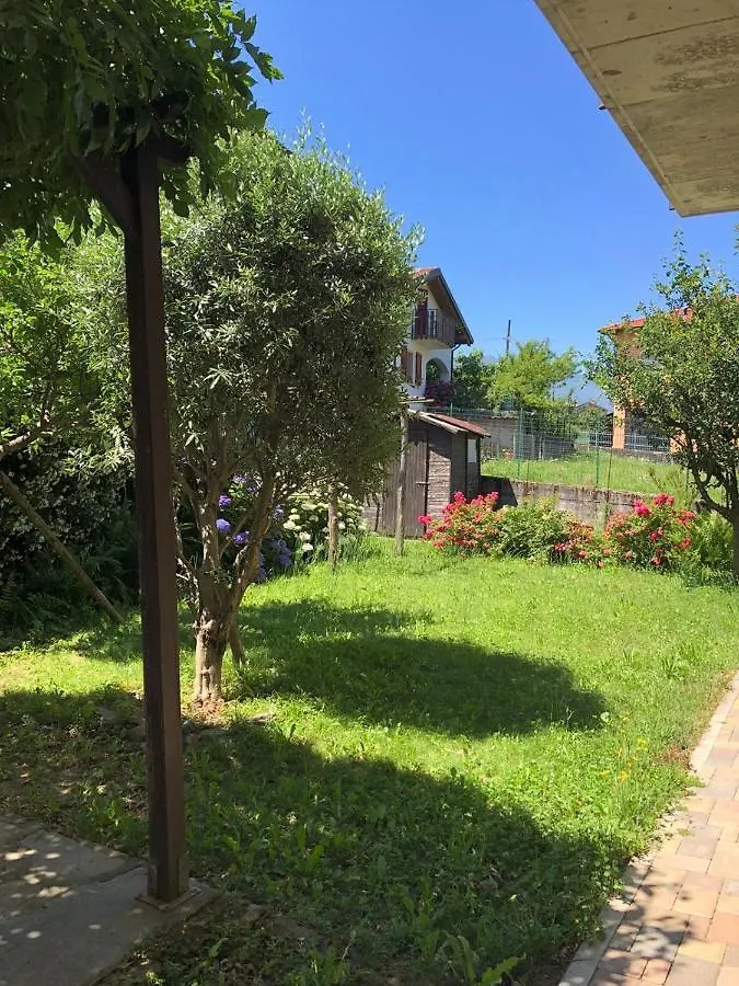 The Children Smile- With Private Garden Apartment Colico