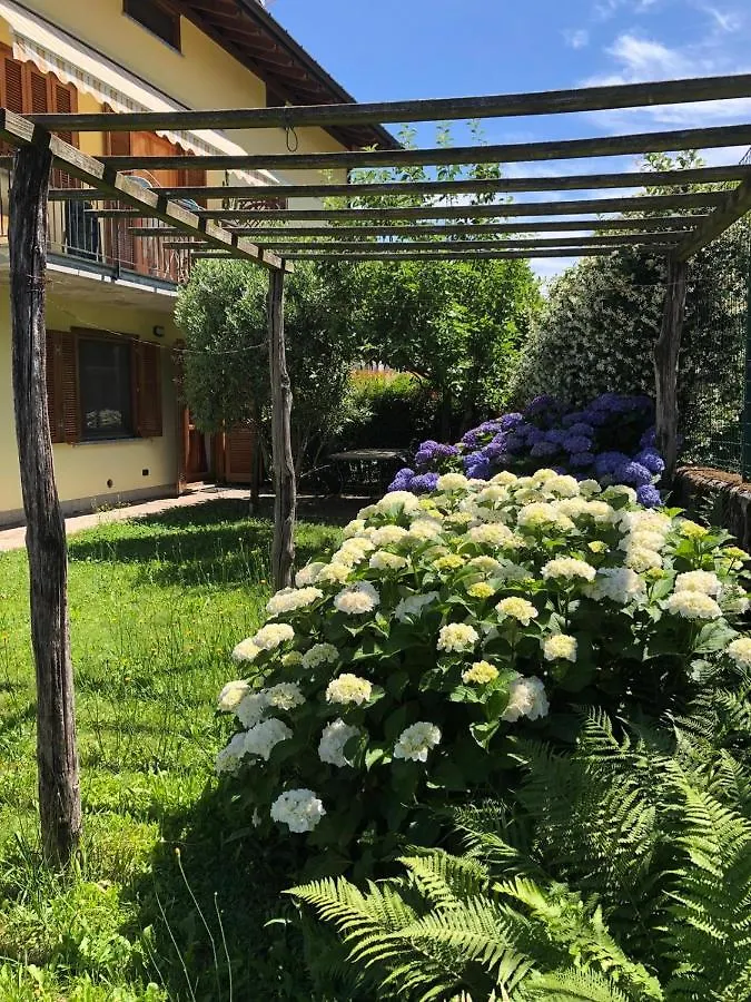 The Children Smile- With Private Garden Apartment Colico Italy