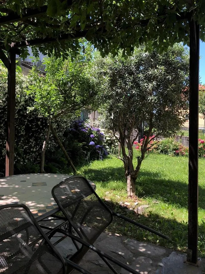 The Children Smile- With Private Garden Apartment Colico