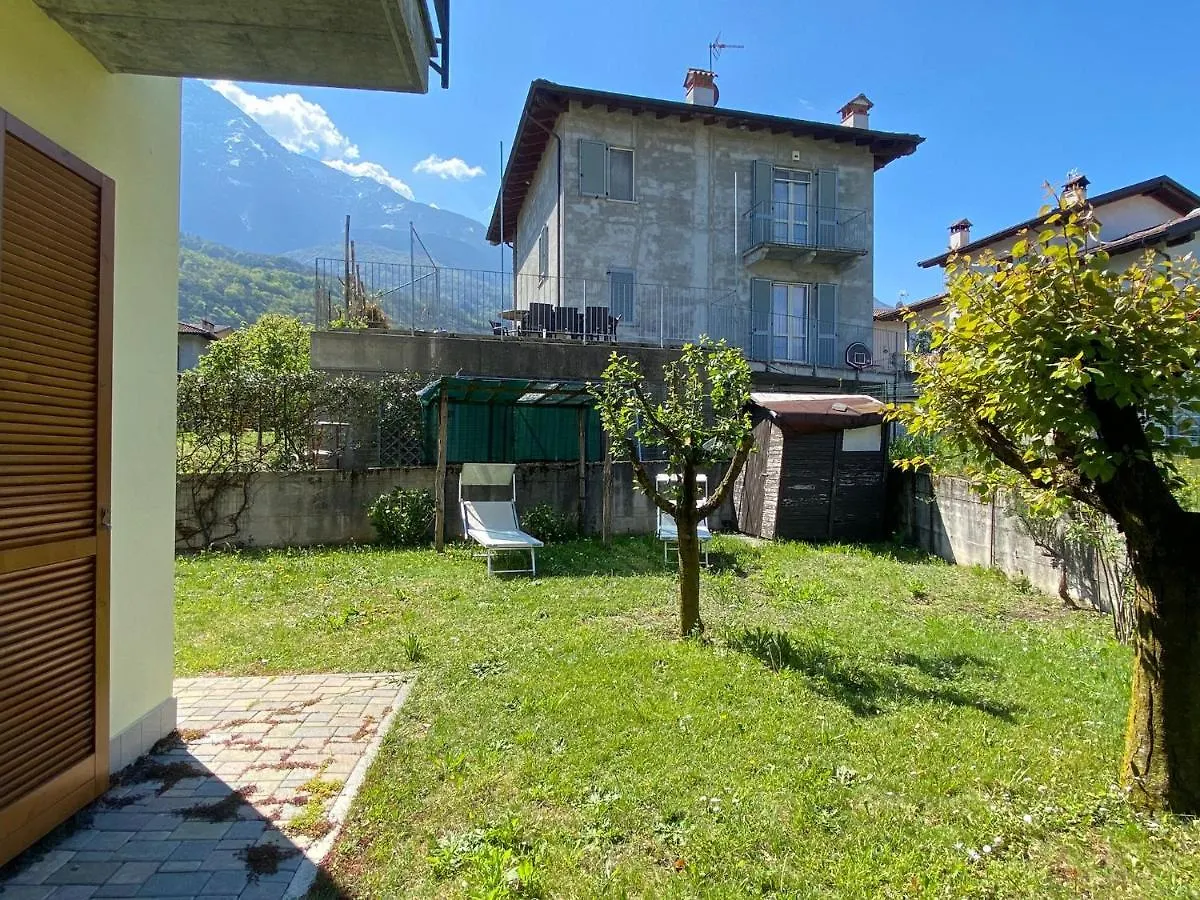 The Children Smile- With Private Garden Apartment Colico