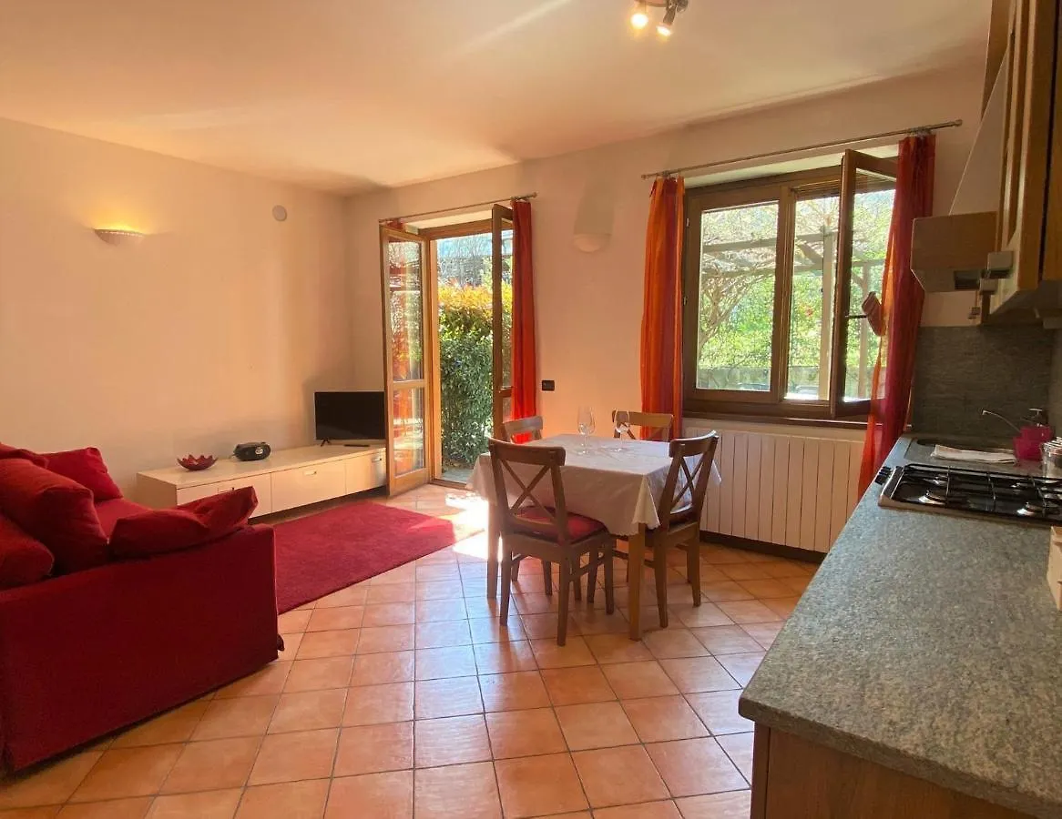The Children Smile- With Private Garden Apartment Colico