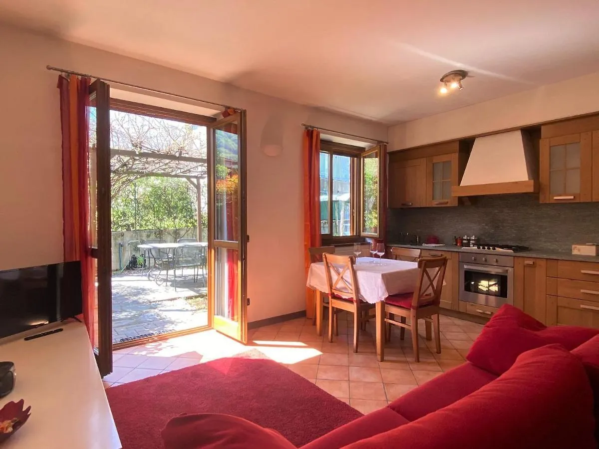 The Children Smile- With Private Garden Apartment Colico