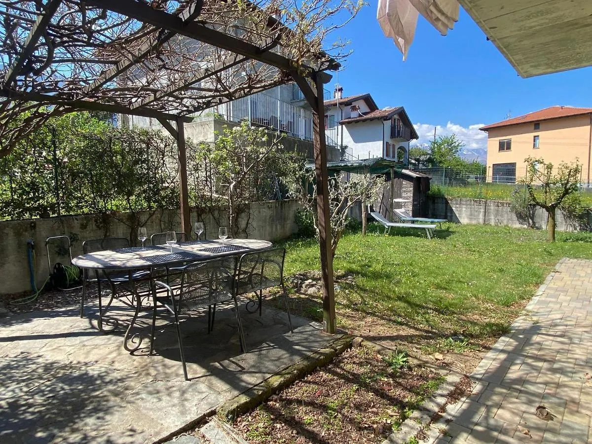 The Children Smile- With Private Garden Apartment Colico
