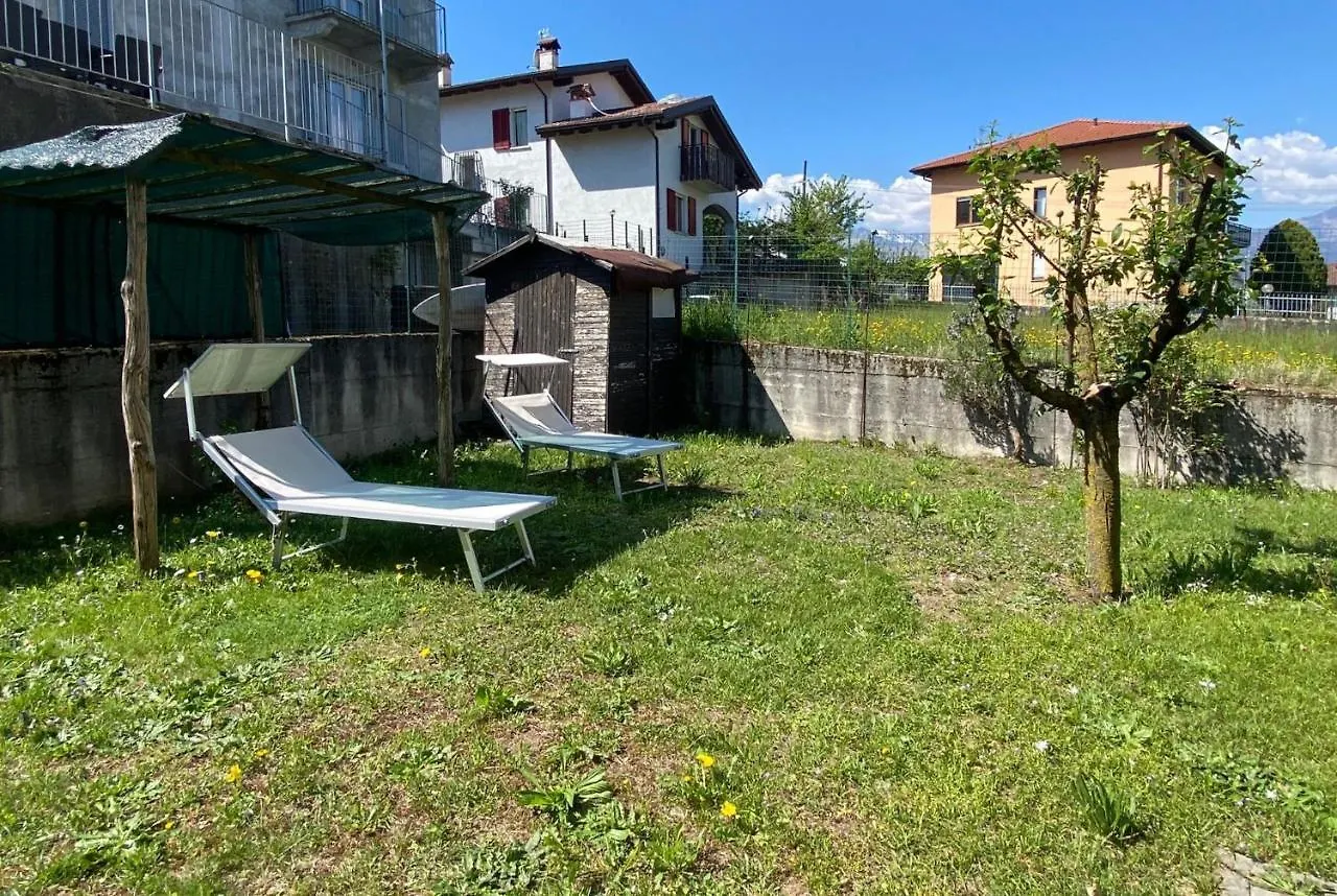The Children Smile- With Private Garden Apartment Colico